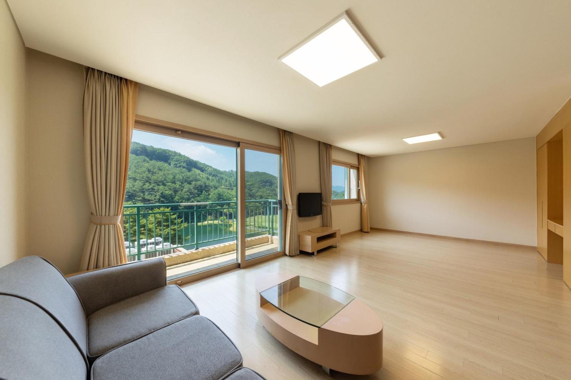 Oak Valley Resort Wonju Exterior photo